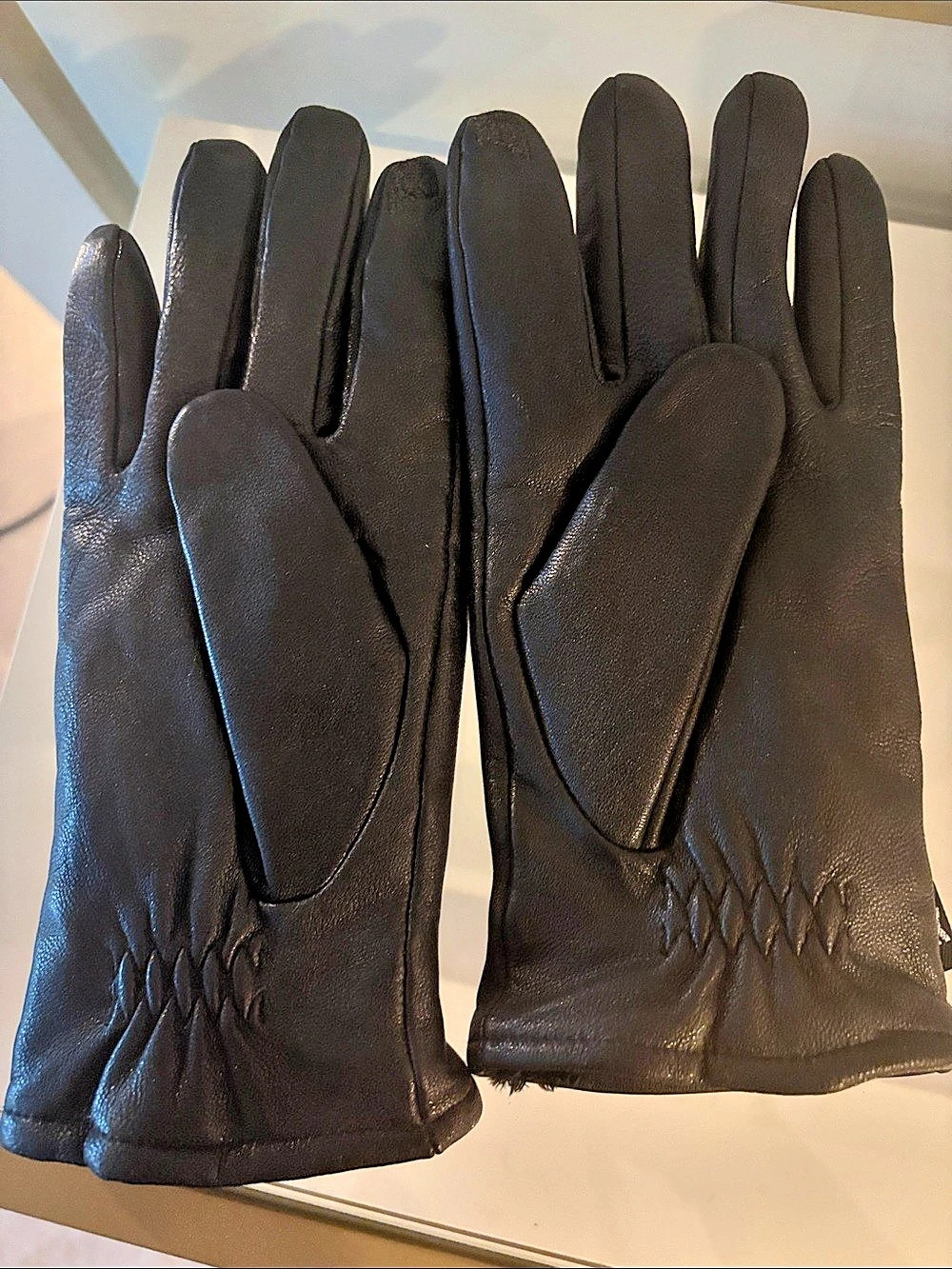 Size Sm Isotoner Black Gloves Like New